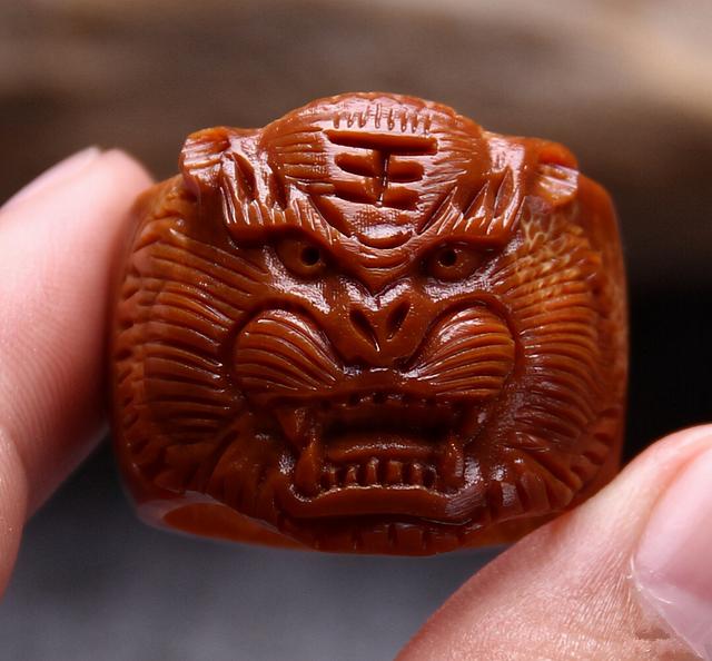 文玩盘玩真的一点油都不能上么？错！这几样文玩不上油还真不好盘