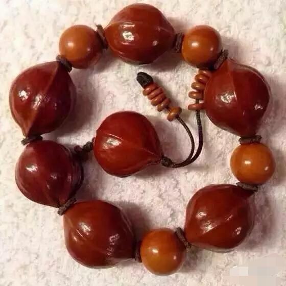 如何选择橄榄核雕作品