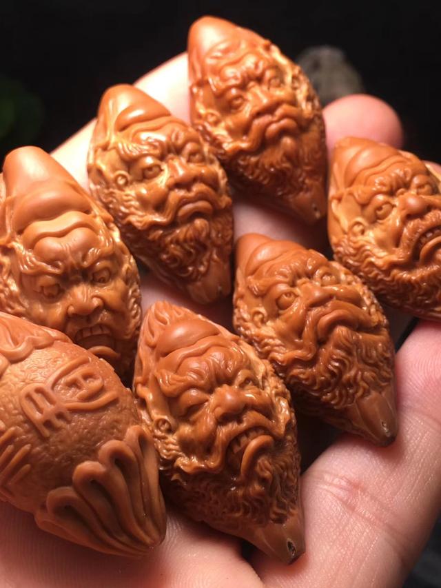 橄榄核包浆只要注意一个重点就行，谁看谁会，很简单
