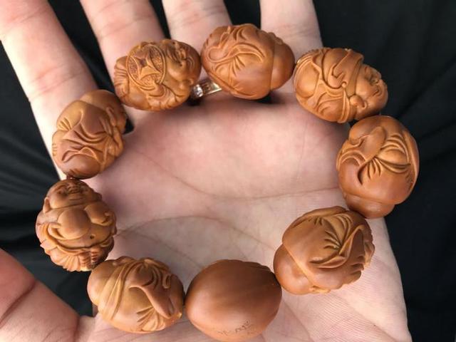 形如鸭蛋大小的橄榄核, 如何得到文玩人的青睐