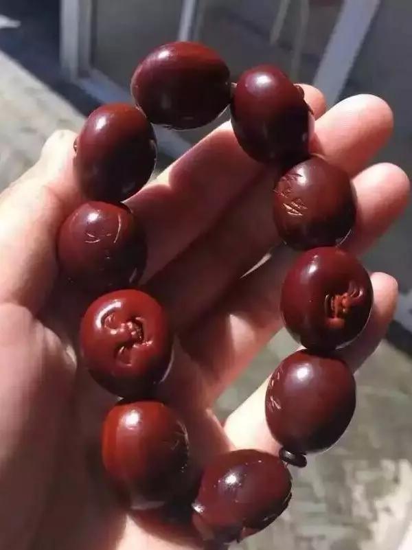 橄榄核盘来盘去，就是八个字