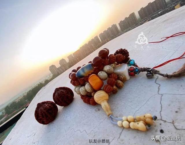 15年老玩家，把一条橄榄核手串盘得透透的