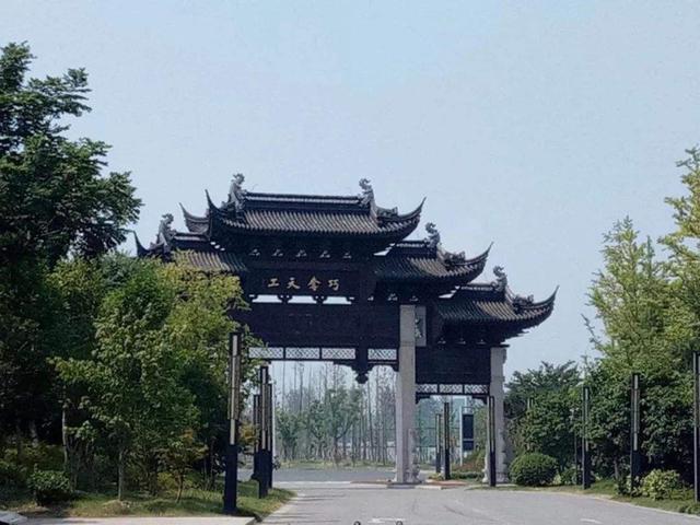 始于清朝末年，历经了五代传承的舟山核雕