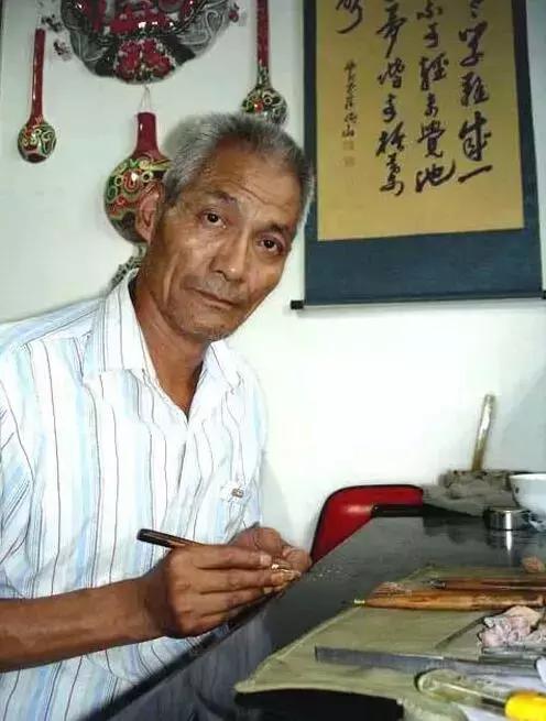 一双巧手一个桃核，此人用六十年的时间传承和守护着阎良核雕技艺