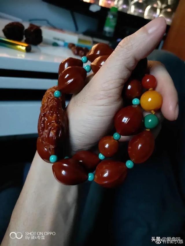 这类文玩特别考验耐性，给你一串，想盘多久就多久